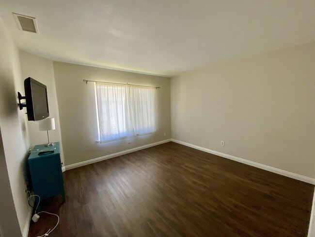 Building Photo - 311 Carriage Dr