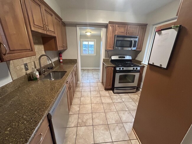 Building Photo - 5338 Chillum Pl NE