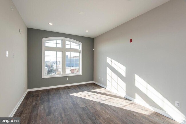 Building Photo - 1340 S 13th St