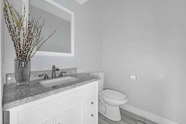 Building Photo - 3555 Ashfield Dr