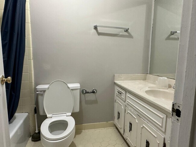 Building Photo - 8588 Kettering Dr