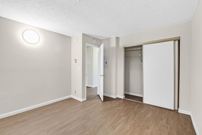 Building Photo - Fabulous condo at the Saddleback complex