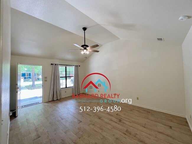 Building Photo - Available July 25: Well Maintained 3/2 Duplex
