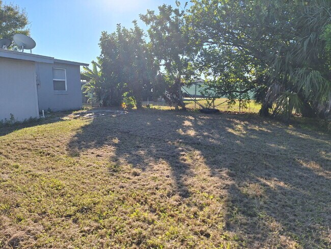 Building Photo - 3/2 Single Family Home available in Pt Charlotte