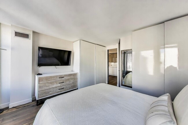 Building Photo - 100 E Walton St