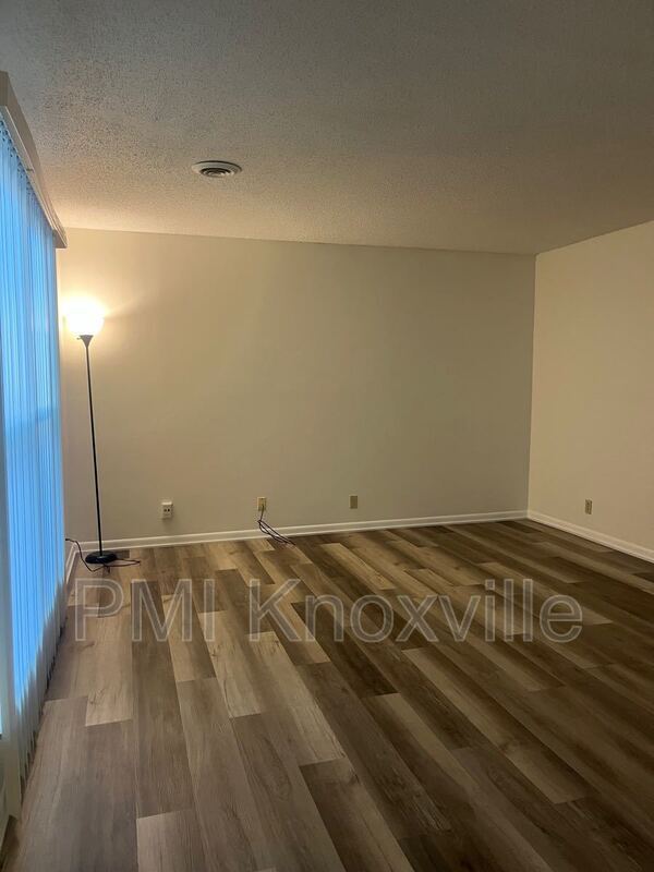 Building Photo - 9120 Woodpark Ln