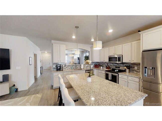 Building Photo - Available 4/2: Beautiful End Unit Townhome in Cherrywood Park