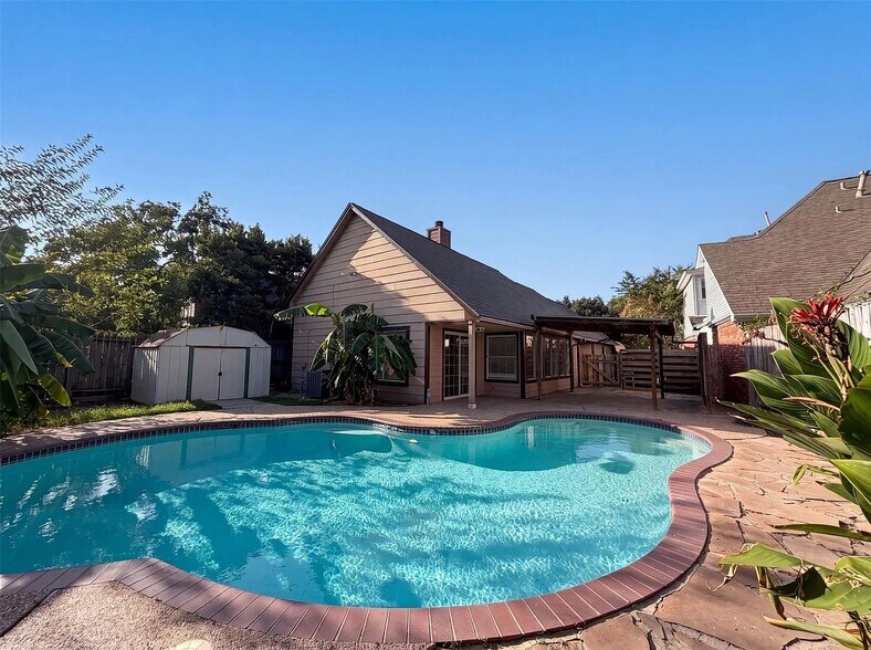 Building Photo - 11827 Meadowchase Dr
