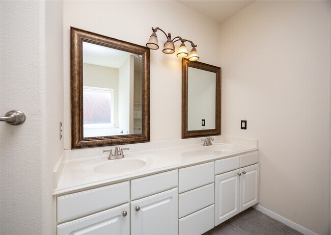 Building Photo - 2306 Stiller Ridge Way