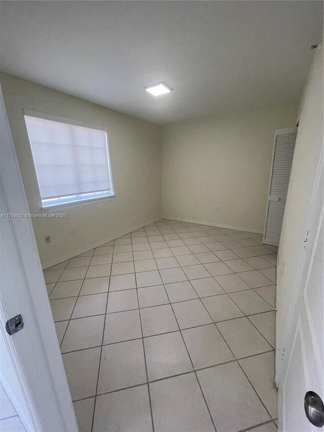 Building Photo - 3090 Bird Ave