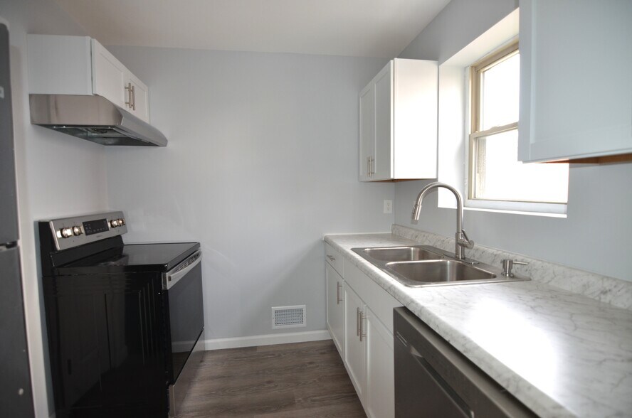 Building Photo - 7301 Brookcrest Dr