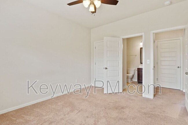 Building Photo - 5007 Vine Ln