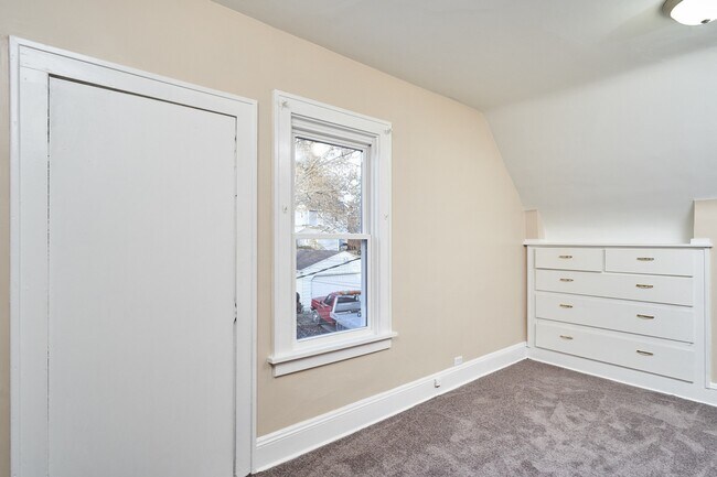 Building Photo - Large Firestone 4 Bed Brick Home