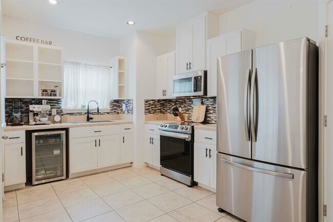 Building Photo - 5704 Montevista Dr