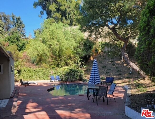 Building Photo - 2925 Dona Susana Dr