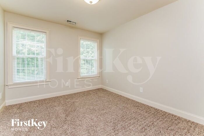 Building Photo - 286 Winding Oak Way