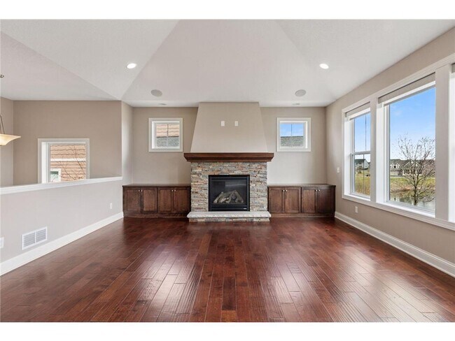 Building Photo - 16588 E Lake Dr