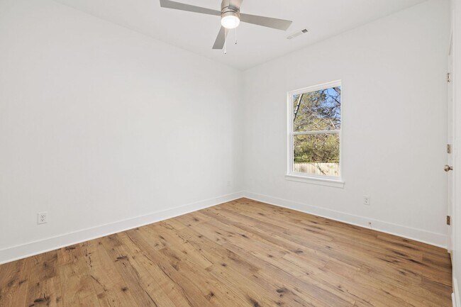 Building Photo - Brand New Duplex in Fayetteville!