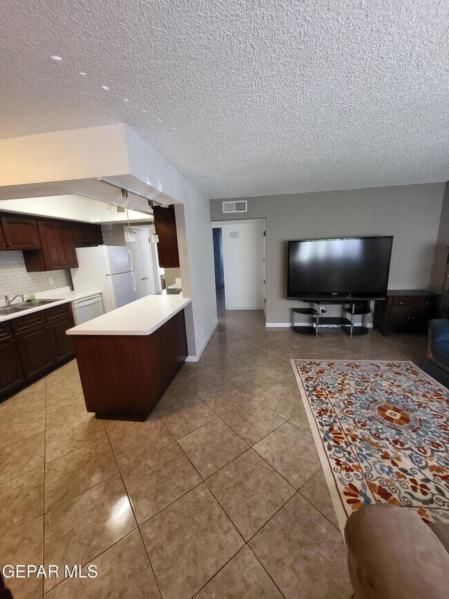 Building Photo - 6700 Escondido Dr