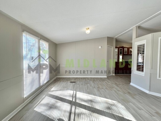 Building Photo - 323 Tabor Dr