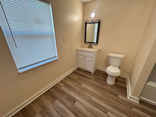 Building Photo - 606 Florida Ave