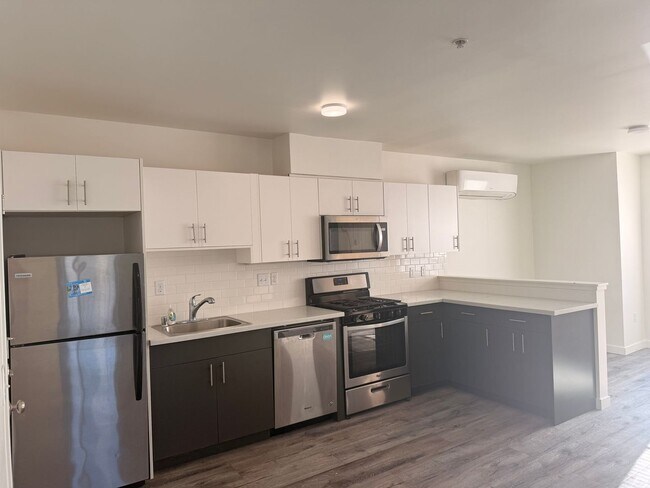 Building Photo - TFSC-B1714