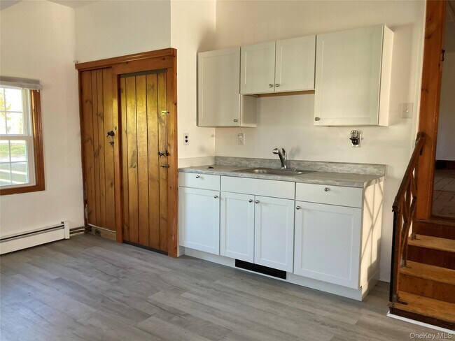 Building Photo - 607 Bull Mill Rd