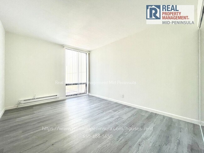 Building Photo - 1051 Beach Park Blvd