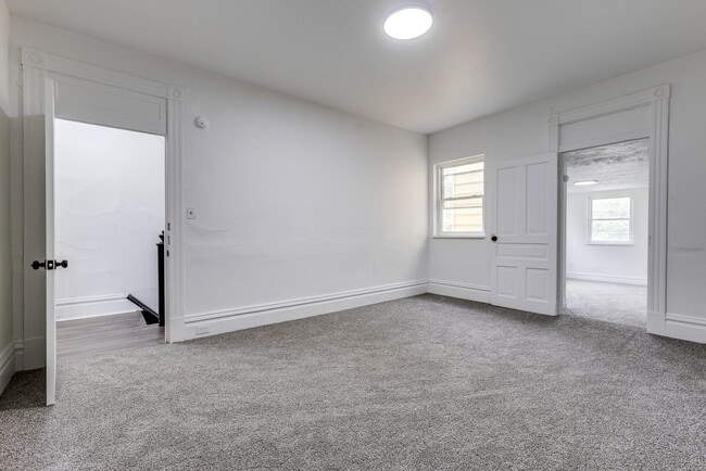 Building Photo - Fully Renovated 3BR/2BA Gem in the Heart o...