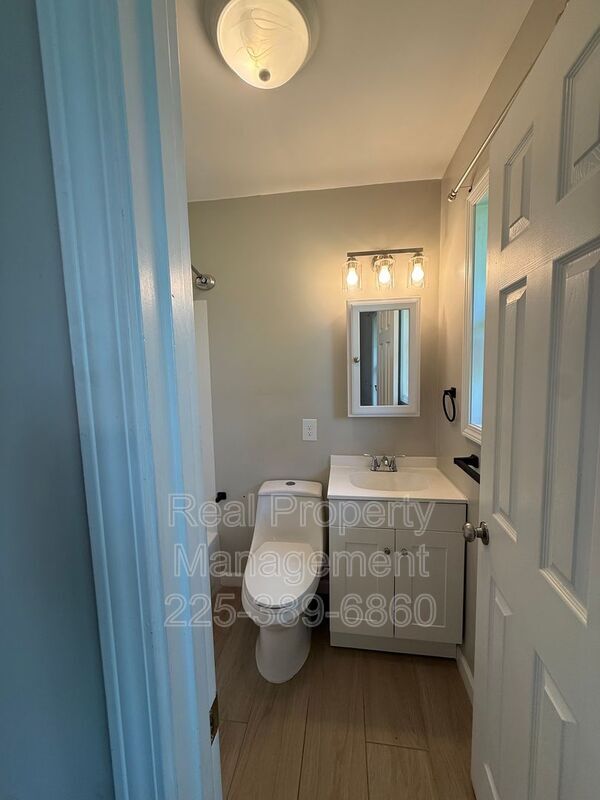 Building Photo - 160 Ebony Dr