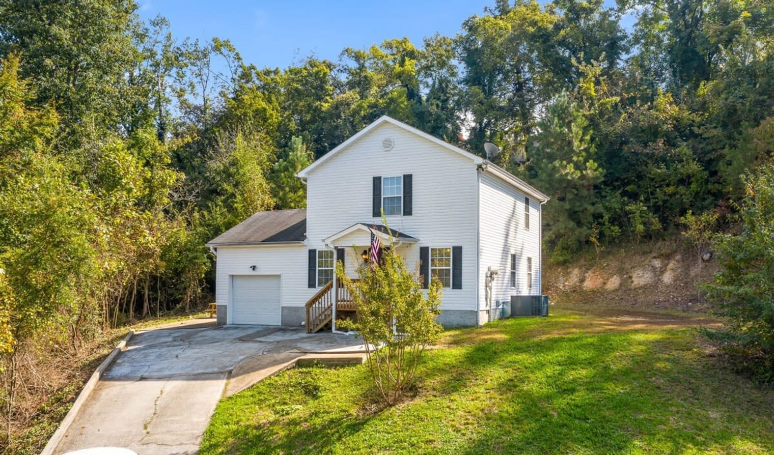 Building Photo - 222 Elmwood Dr