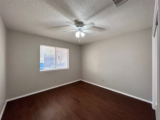 Building Photo - 506 Willowbend Cove