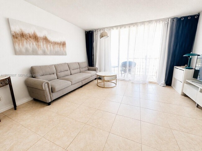 Building Photo - 3161 S Ocean Dr