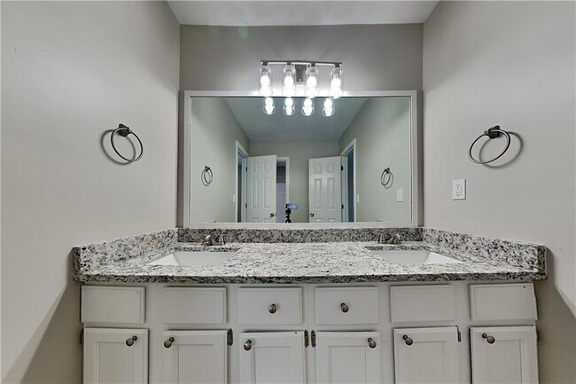 Building Photo - 677 Longbow Ct
