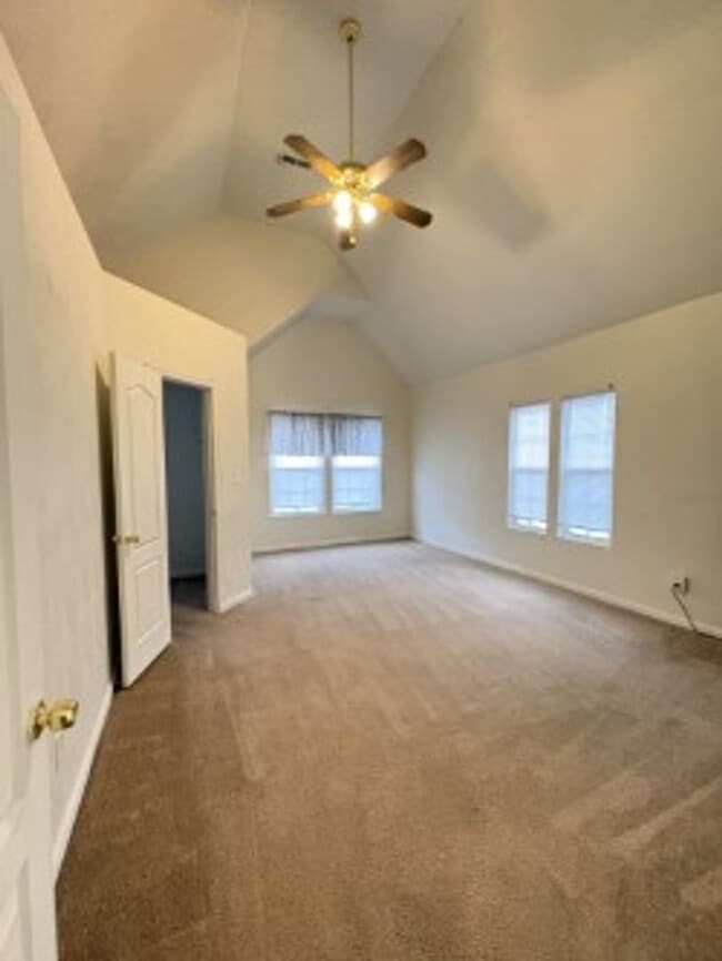 Building Photo - Huntersville