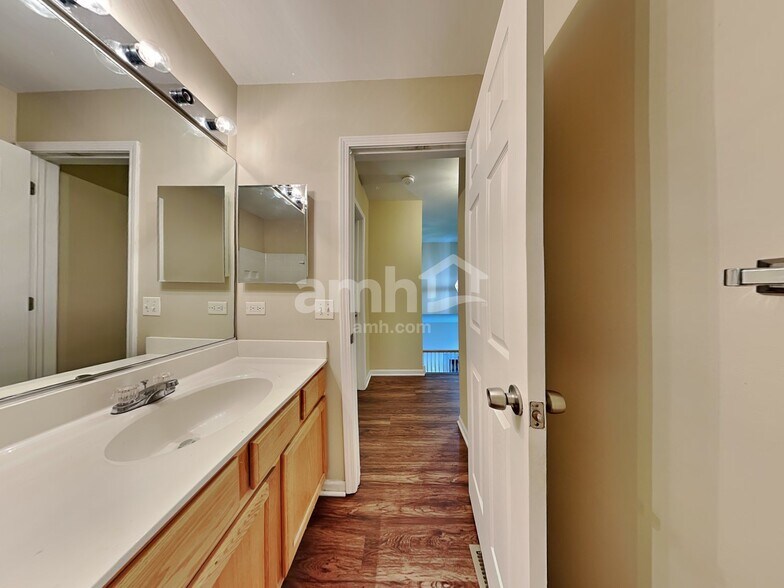 Building Photo - 2611 Sierra Ave