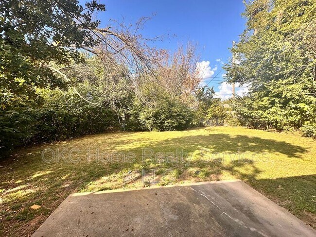 Building Photo - 9313 NE Stardust Ln