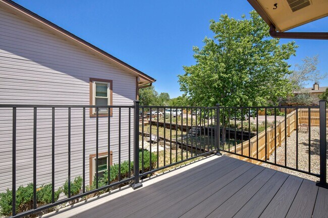 Building Photo - 6702 Dublin Loop W