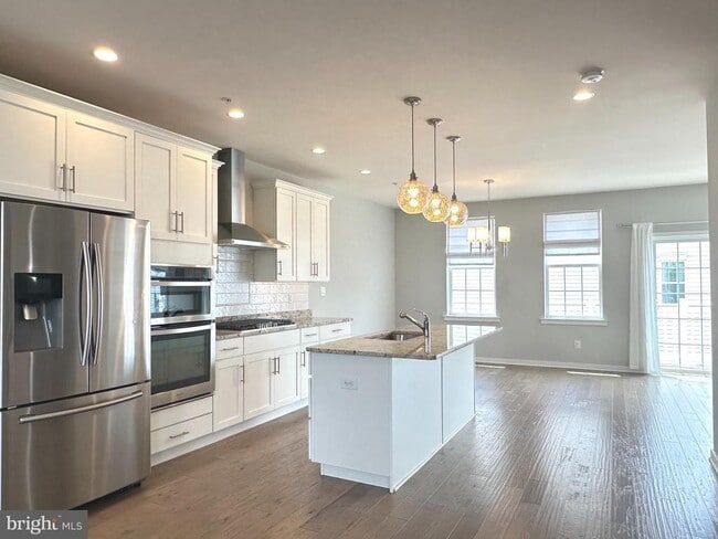 Building Photo - 13 Hedley Ln