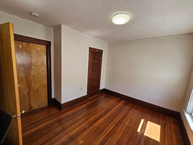 Building Photo - 12 Willow Ct