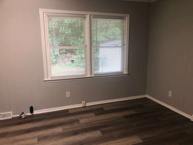 Building Photo - Three Bedroom Ranch Home in Yorkmount! COMING SOON!