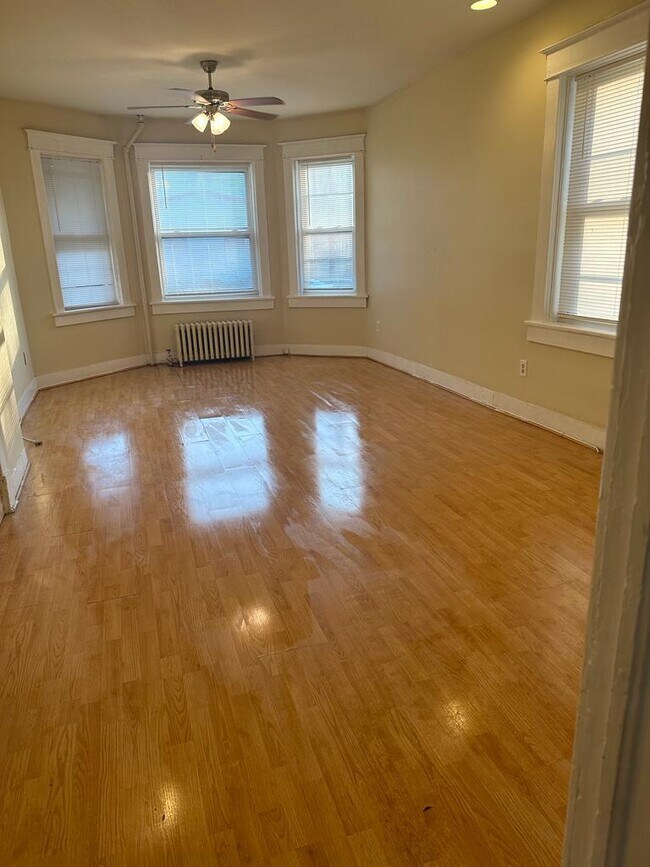 Primary Photo - 1305 Webster St