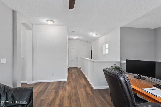 Building Photo - 129 Thornloe Dr