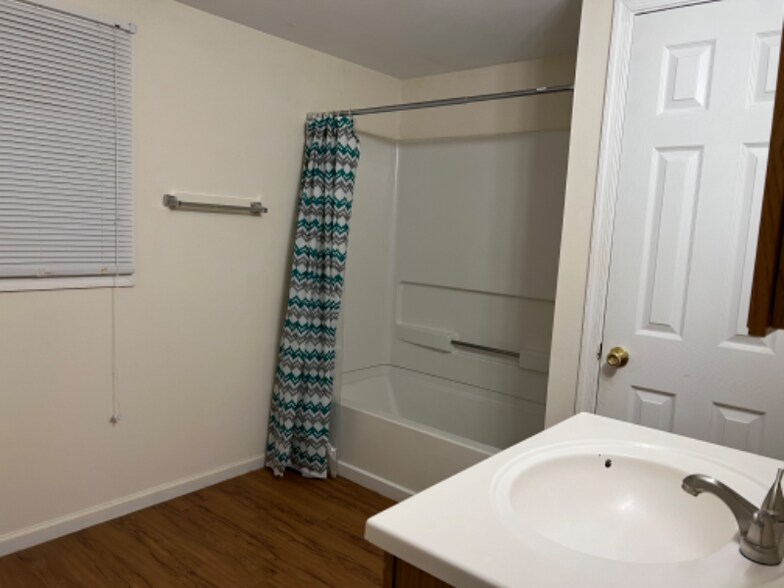 Building Photo - 320 Walnut St