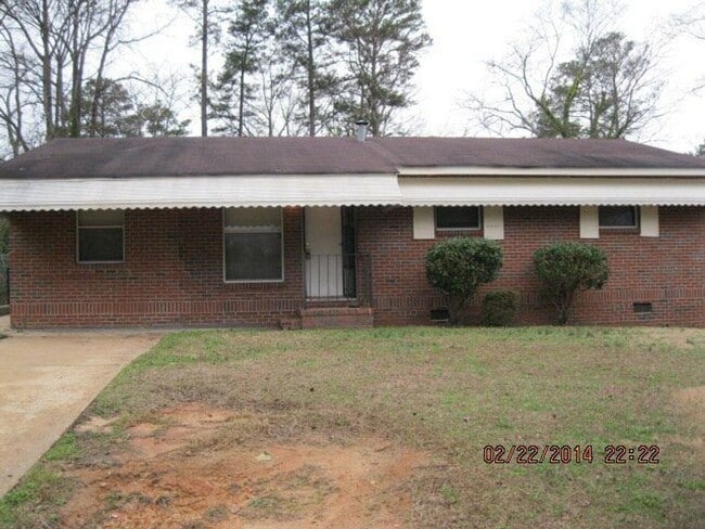Primary Photo - **AVAILABE NOW**3 Bedroom / 1 Bathroom Hom...