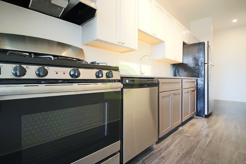 Building Photo - 824 N Milwaukee Ave