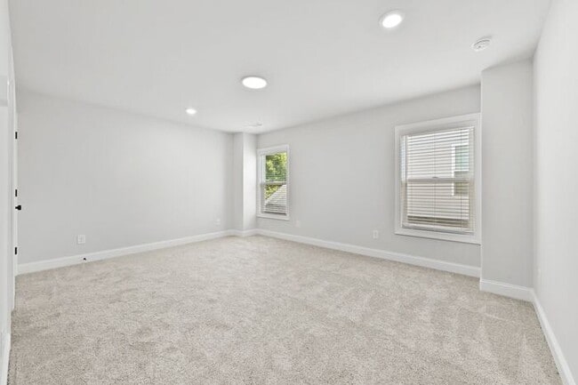 Building Photo - Beautiful 5 bedroom house in Bellmoore Par...