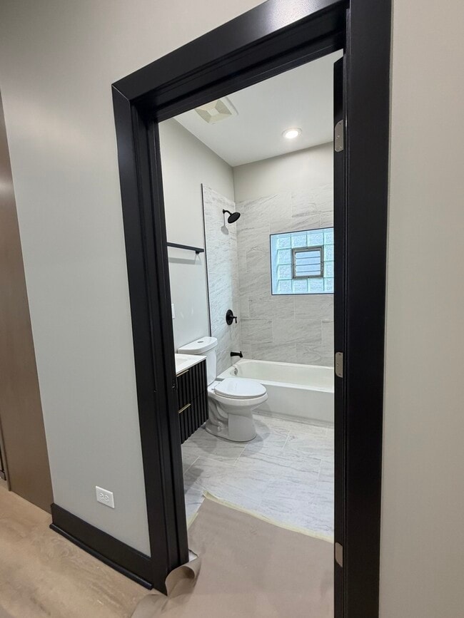 Building Photo - 5252 W Berteau Ave