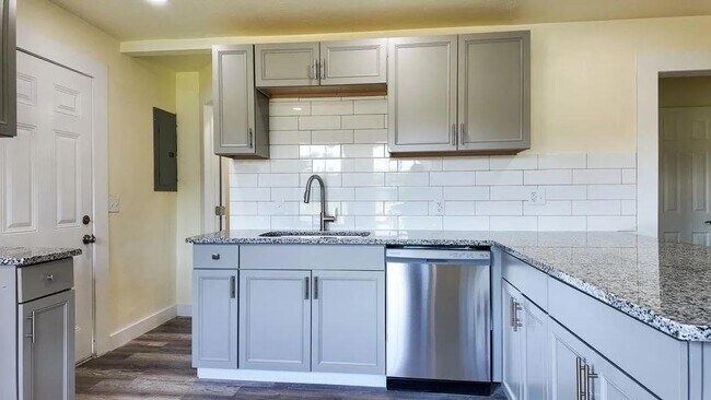 Building Photo - 2913 SW 13th St