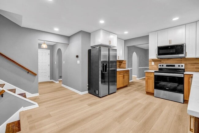 Building Photo - 4260 Bonaparte Dr